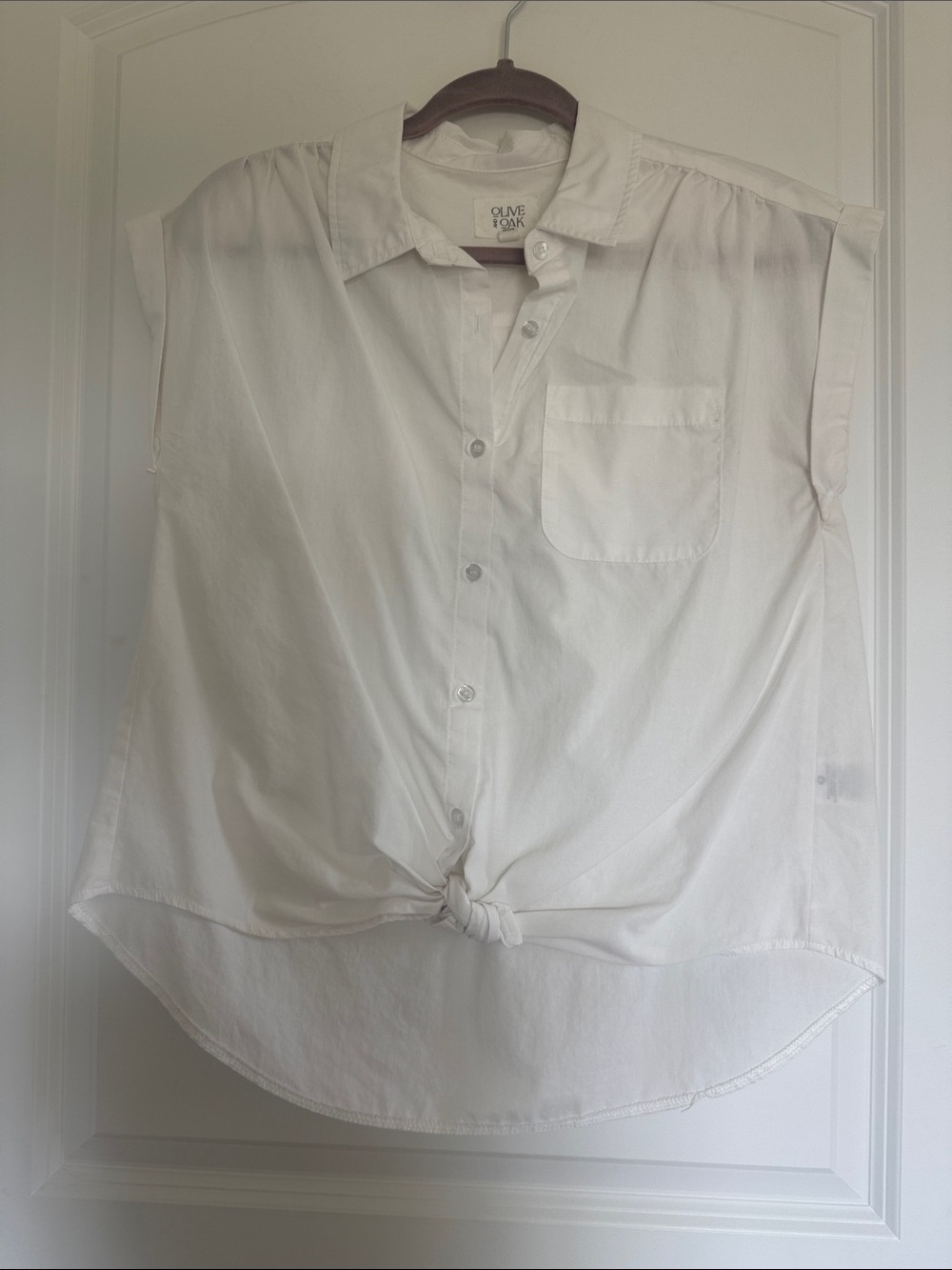 Olive & Oak WHITE Button-Front Tie Hem Top